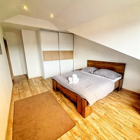 Alexander Apartman Ménhárd